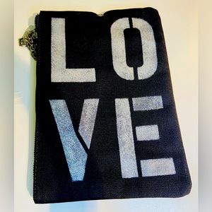 ⭐️4/$20 SALE NWT LOVE crossbody/clutch bag